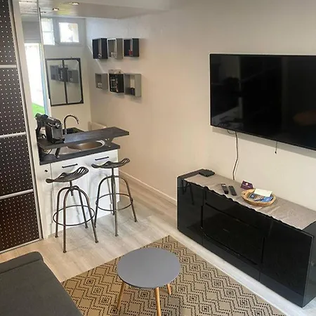 Tiny Modern Next To Croisette With Ac 칸느
